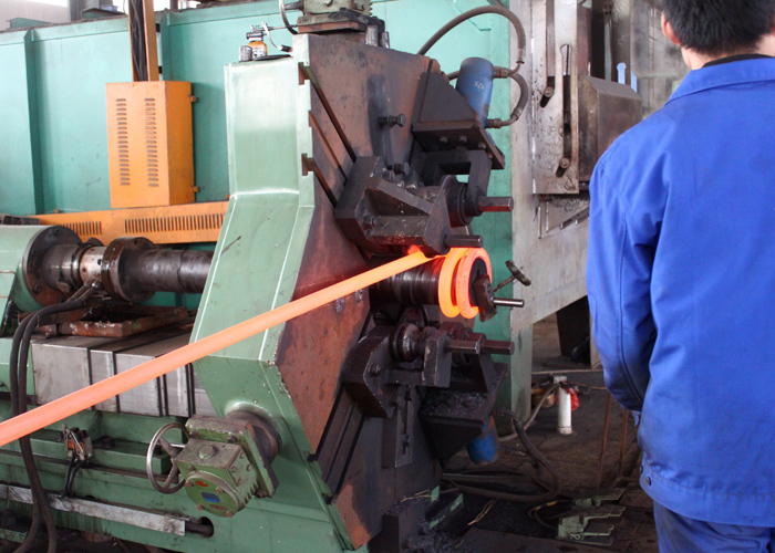 熱(rè)卷彈簧(huang)機